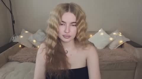 Snapshot of violettaotis chatting on September 10, 2025, 11:21 am ViolettaOtis online show from September 10, 2025, 11:21 am