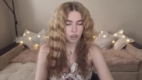 ViolettaOtis online show from September 11, 2025, 12:05 pm