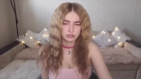 ViolettaOtis online show from September 13, 2025, 12:05 pm