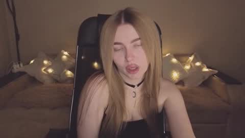 ViolettaOtis online show from November 22, 2025, 1:43 pm