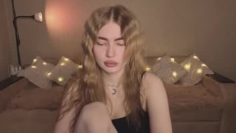 ViolettaOtis online show from March 5, 2026, 2:46 pm