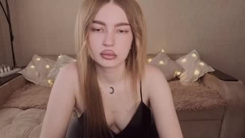 ViolettaOtis online show from April 28, 2026, 2:00 pm