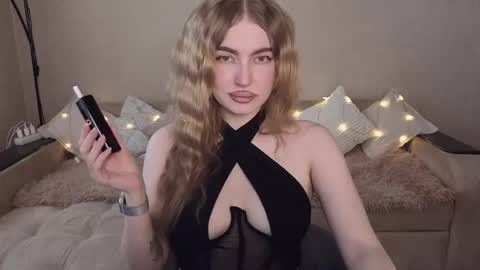 ViolettaOtis online show from May 2, 2026, 1:38 pm