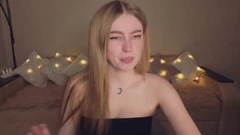 ViolettaOtis online show from May 5, 2026, 4:48 pm