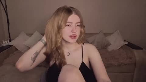 ViolettaOtis online show from May 11, 2026, 4:04 pm
