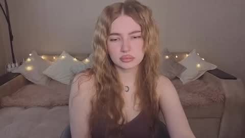ViolettaOtis online show from May 18, 2026, 3:29 pm