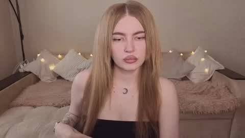 ViolettaOtis online show from May 27, 2026, 12:46 pm