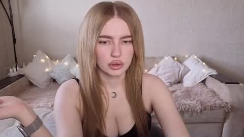 ViolettaOtis online show from May 29, 2026, 9:18 am