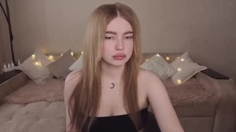 ViolettaOtis online show from June 1, 2026, 1:13 pm