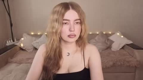 ViolettaOtis online show from June 15, 2026, 12:51 pm
