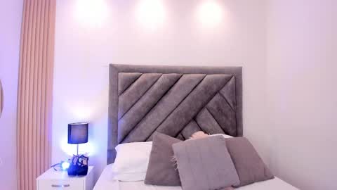 violettarousee online show from May 1, 2026, 10:58 pm
