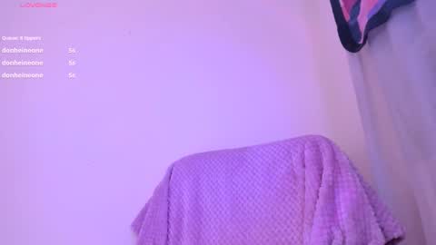 Snapshot of violettbones chatting on December 18, 2024, 5:37 am Violett online show from December 18, 2024, 5:37 am