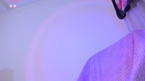 Snapshot of violettbones chatting on December 27, 2024, 7:18 am Violett online show from December 27, 2024, 7:18 am