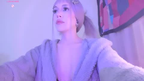 Snapshot of violettbones chatting on February 8, 2025, 5:40 am Violett online show from February 8, 2025, 5:40 am