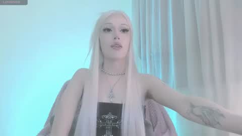 Snapshot of violettbones chatting on June 25, 2026, 7:02 am Violett online show from June 25, 2026, 7:02 am