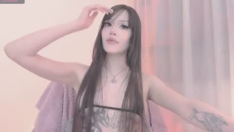 Snapshot of violettbones chatting on August 1, 2026, 6:01 am Violett online show from August 1, 2026, 6:01 am