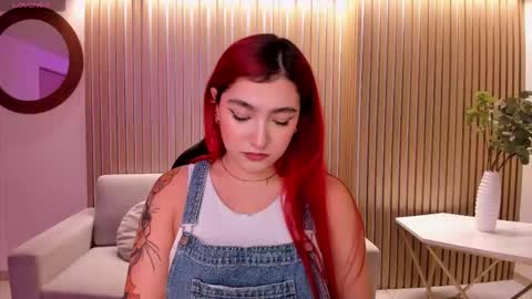 Violett Castel online show from September 9, 2025, 6:40 pm