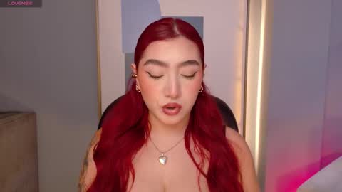 Violett Castel online show from November 17, 2025, 7:41 pm