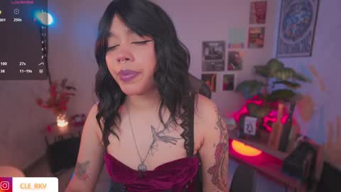Snapshot of violette_clerk1 chatting on April 5, 2026, 9:23 pm JULIE UWU online show from April 5, 2026, 9:23 pm