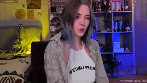 Vi  Best on my Fansly  online show from January 7, 2026, 12:07 pm