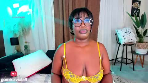 Snapshot of violettgomez_93 chatting on August 6, 2026, 4:36 am Violett online show from August 6, 2026, 4:36 am