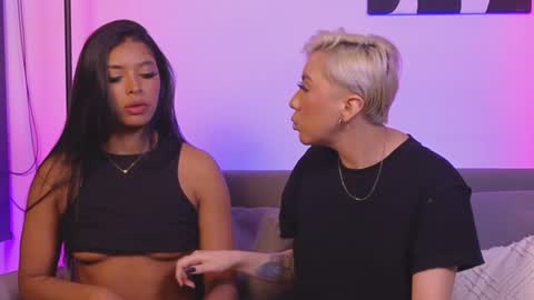 Snapshot of violettgrey_ chatting on December 16, 2024, 5:49 am Violet online show from December 16, 2024, 5:49 am