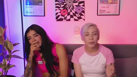 Snapshot of violettgrey_ chatting on May 15, 2026, 12:39 am Violet online show from May 15, 2026, 12:39 am