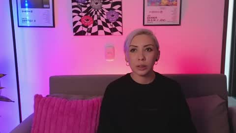 Snapshot of violettgrey_ chatting on May 17, 2026, 2:31 am Violet online show from May 17, 2026, 2:31 am