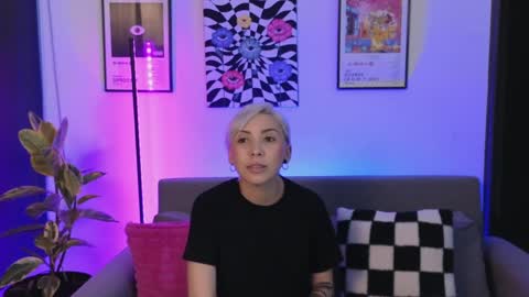 Snapshot of violettgrey_ chatting on May 19, 2026, 1:11 am Violet online show from May 19, 2026, 1:11 am