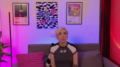 Snapshot of violettgrey_ chatting on May 26, 2026, 1:23 am Violet online show from May 26, 2026, 1:23 am