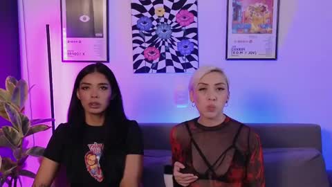 Snapshot of violettgrey_ chatting on May 31, 2026, 12:19 am Violet online show from May 31, 2026, 12:19 am