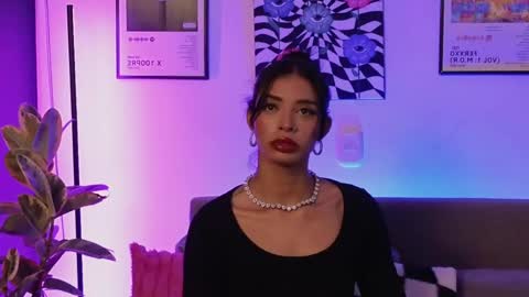 Snapshot of violettgrey_ chatting on June 2, 2026, 2:46 am Violet online show from June 2, 2026, 2:46 am