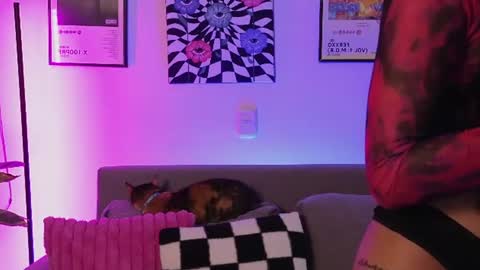 Snapshot of violettgrey_ chatting on June 12, 2026, 1:15 am Violet online show from June 12, 2026, 1:15 am
