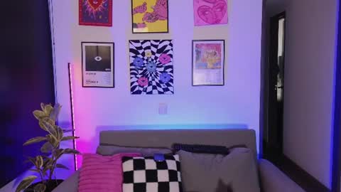 Violet online show from June 26, 2026, 1:54 am