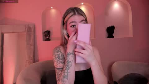 Violett  online show from December 5, 2025, 11:30 am