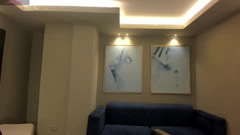 Violett  online show from December 20, 2025, 11:50 am