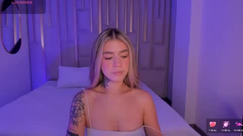 Violett  online show from April 25, 2026, 10:51 am