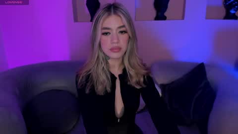 Violett  online show from May 6, 2026, 10:09 am