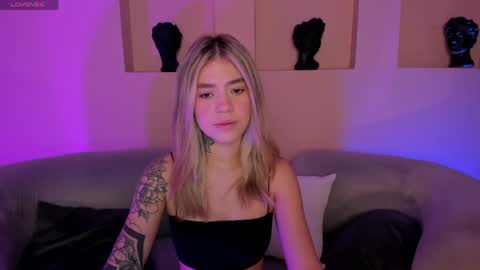 Violett  online show from May 7, 2026, 9:25 am