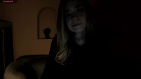 Violett  online show from July 5, 2026, 11:06 am