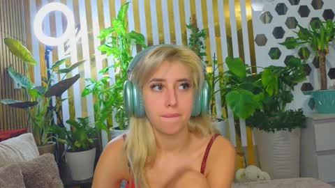 Violetta online show from October 20, 2025, 5:41 am