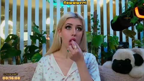 Snapshot of violetttttacb chatting on April 14, 2026, 4:46 pm Violetta online show from April 14, 2026, 4:46 pm