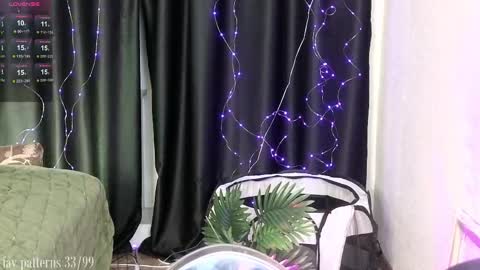 Snapshot of violetvio1ator chatting on February 20, 2025, 3:52 pm Dommy mommy online show from February 20, 2025, 3:52 pm