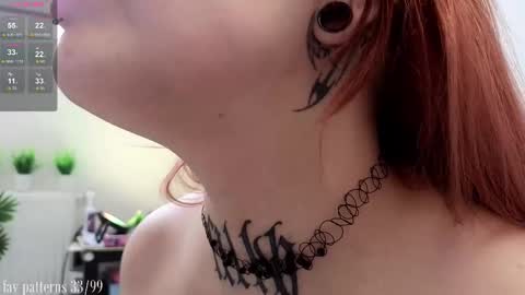 Snapshot of violetvio1ator chatting on February 28, 2025, 11:36 am Dommy mommy online show from February 28, 2025, 11:36 am