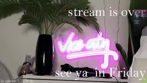 Snapshot of violetvio1ator chatting on November 2, 2025, 4:09 pm Dommy mommy online show from November 2, 2025, 4:09 pm