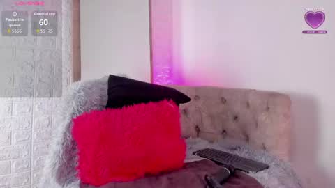 Snapshot of violetwinters_ chatting on July 16, 2026, 3:34 am violetwinters_ online show from July 16, 2026, 3:34 am