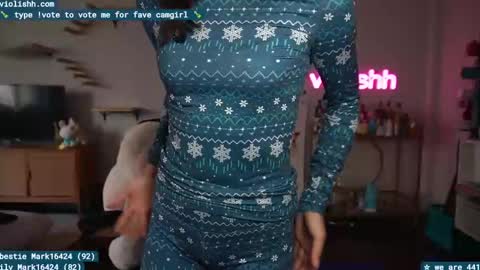 follow me on twitter violishh and ig violishh  online show from January 19, 2025, 6:43 pm