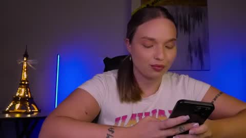 Violla online show from March 7, 2025, 5:38 pm