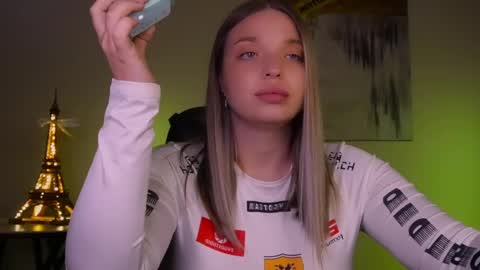 Violla online show from March 8, 2025, 8:03 pm