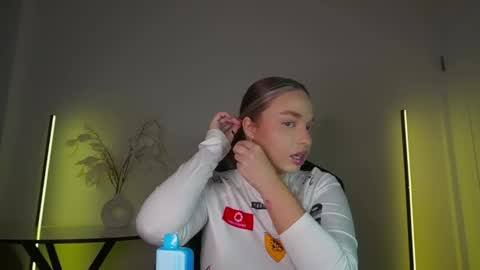 Violla online show from October 17, 2025, 7:44 am